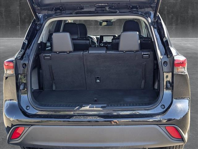 used 2023 Toyota Highlander car, priced at $37,998