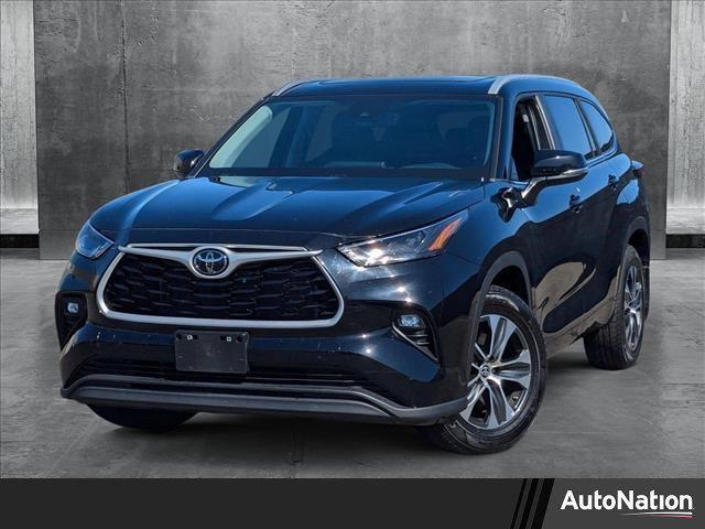 used 2023 Toyota Highlander car, priced at $39,998