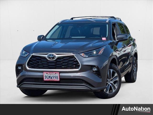 used 2023 Toyota Highlander car, priced at $38,998