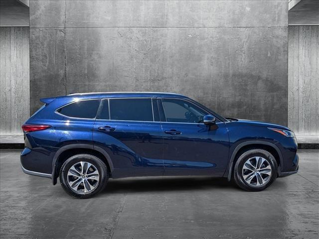 used 2020 Toyota Highlander car, priced at $30,490