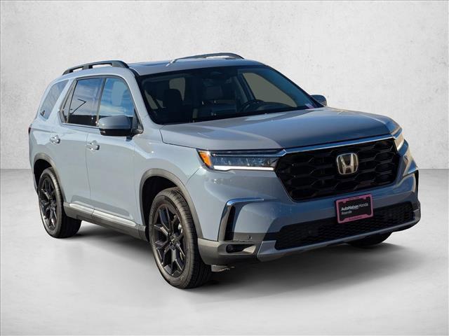 new 2025 Honda Pilot car, priced at $51,350