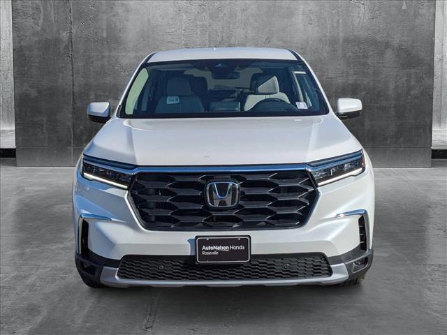 new 2025 Honda Pilot car, priced at $45,350