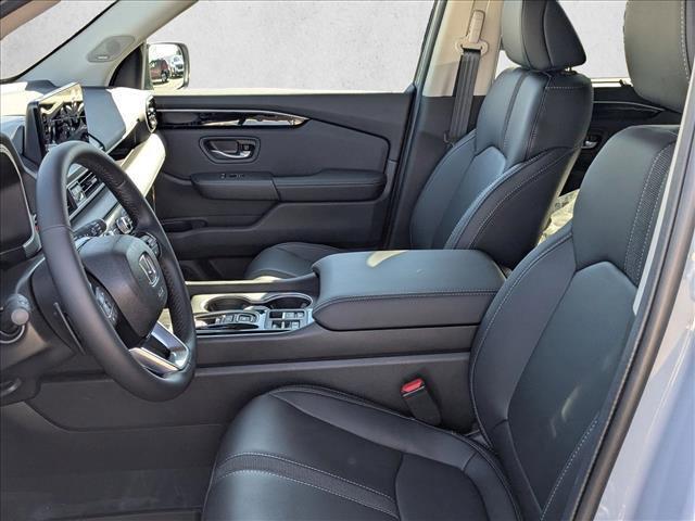 new 2025 Honda Pilot car, priced at $51,350