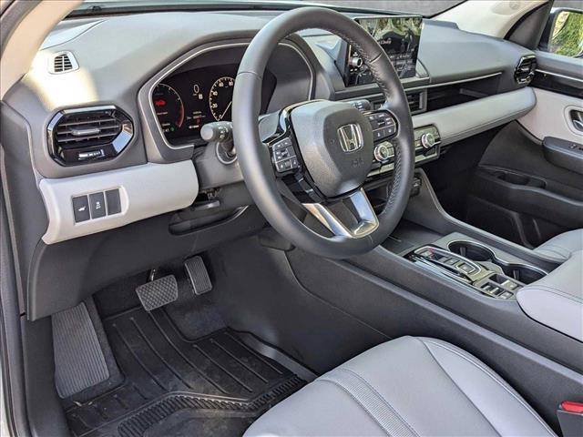 used 2025 Honda Pilot car, priced at $41,904