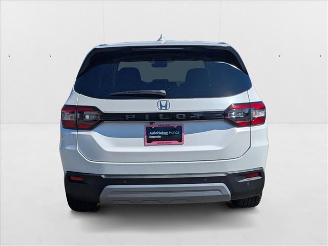 new 2025 Honda Pilot car, priced at $45,450