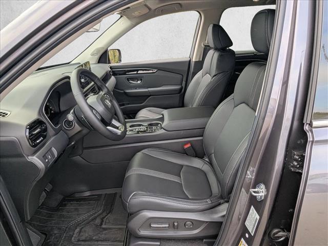 new 2025 Honda Pilot car, priced at $51,925