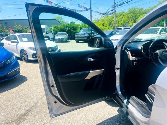 used 2018 Jeep Cherokee car, priced at $9,995