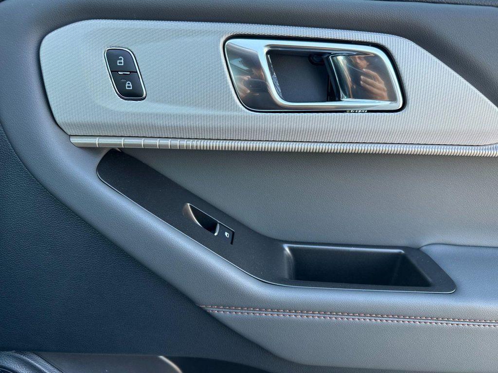 new 2025 Ford Explorer car, priced at $50,165