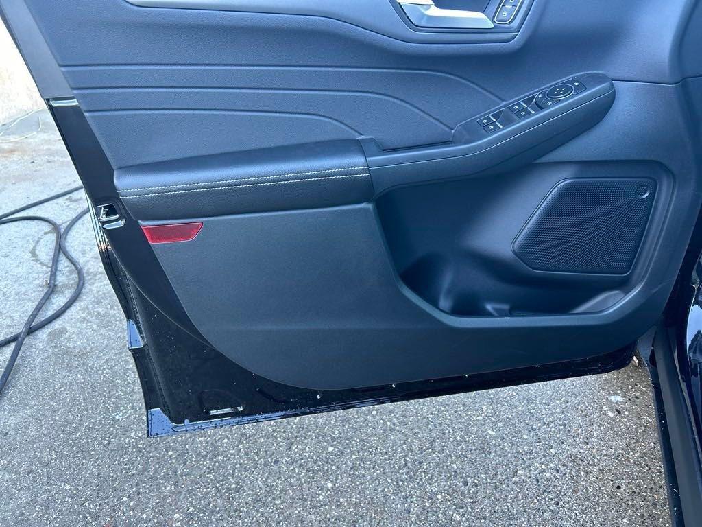 new 2025 Ford Escape PHEV car, priced at $31,395