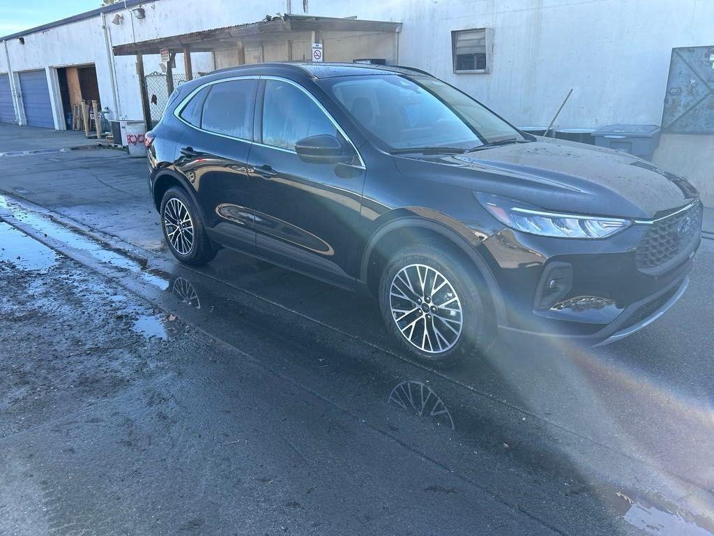 new 2025 Ford Escape PHEV car, priced at $31,395