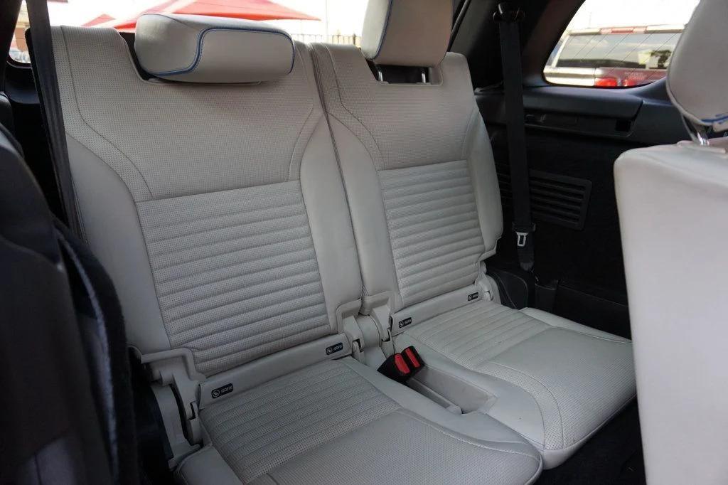 used 2018 Land Rover Discovery car, priced at $19,998