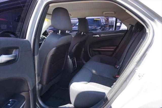 used 2019 Chrysler 300 car