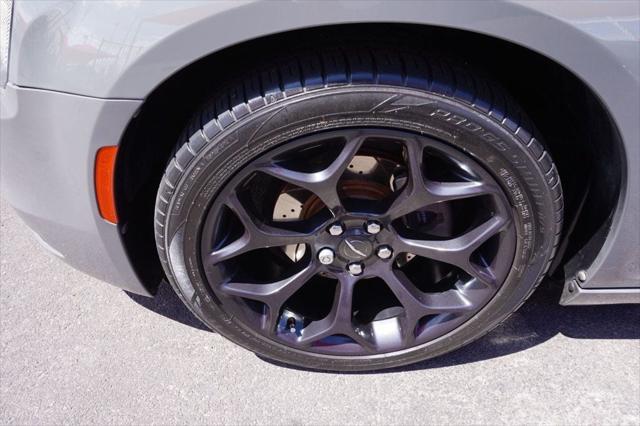 used 2019 Chrysler 300 car