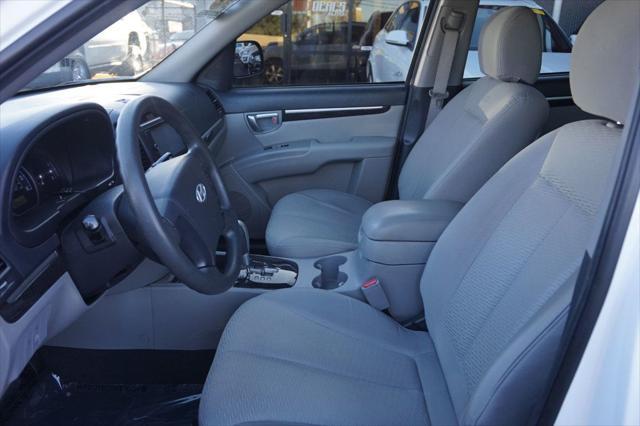 used 2009 Hyundai Santa Fe car, priced at $7,998