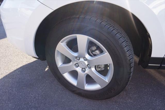 used 2009 Hyundai Santa Fe car, priced at $7,998