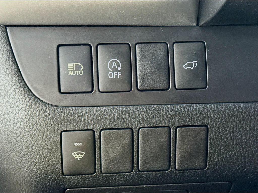 used 2018 Toyota Highlander car, priced at $28,590
