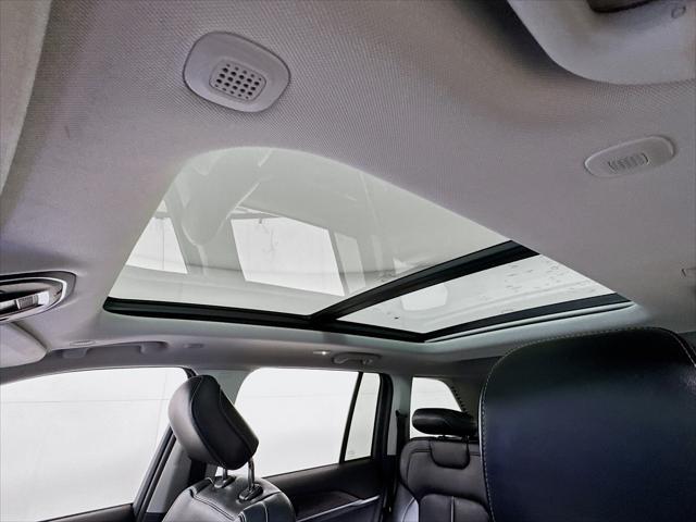 used 2022 Jeep Grand Cherokee car, priced at $31,390