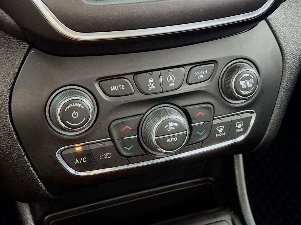 used 2022 Jeep Cherokee car, priced at $25,990