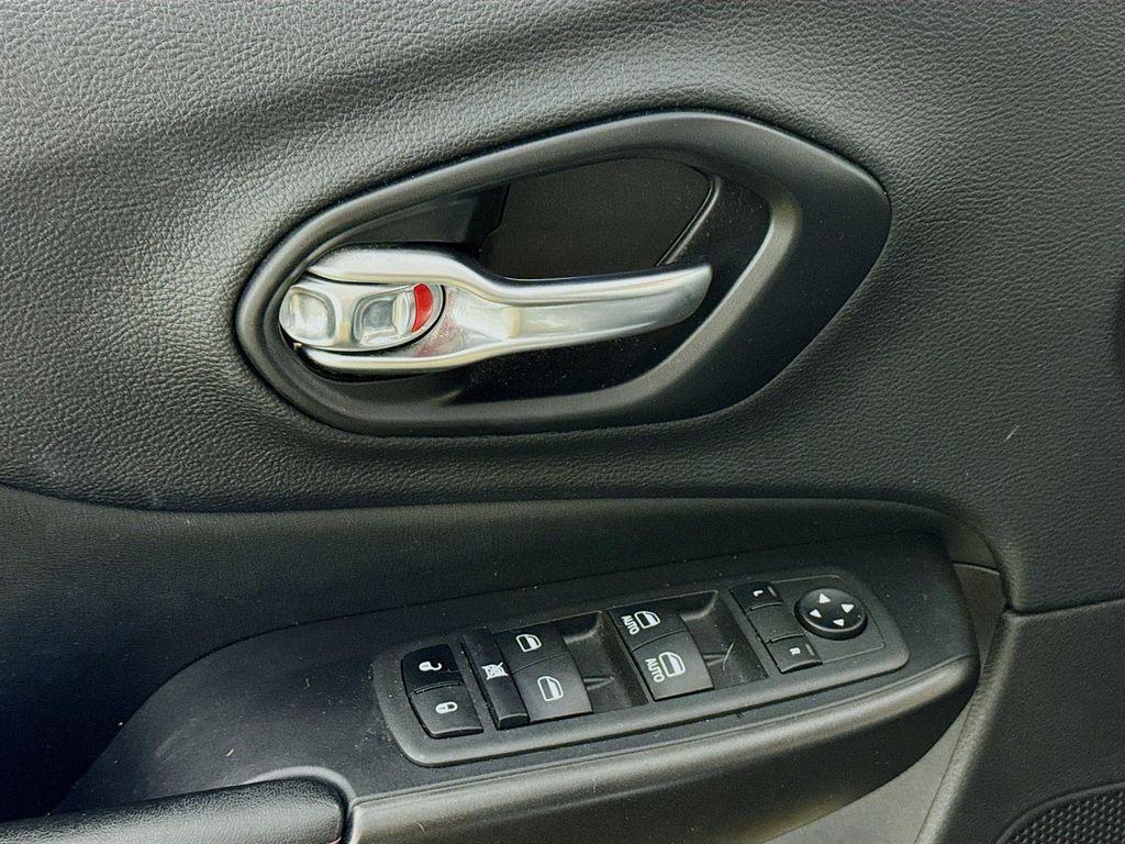 used 2022 Jeep Cherokee car, priced at $25,990