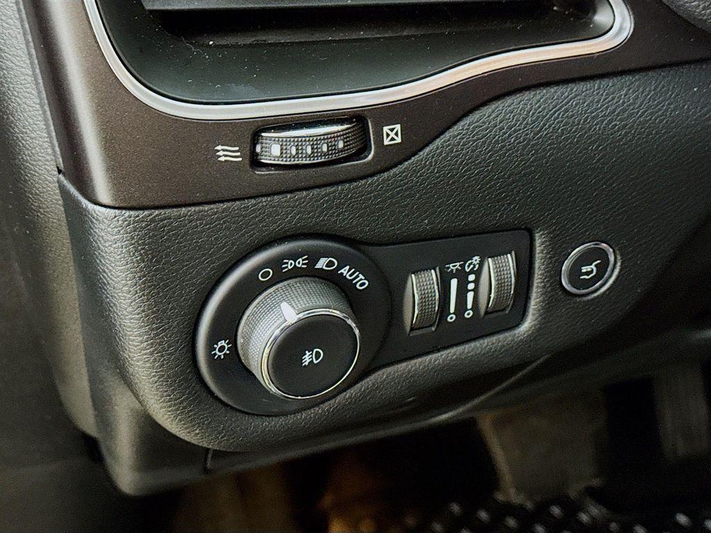 used 2022 Jeep Cherokee car, priced at $25,990