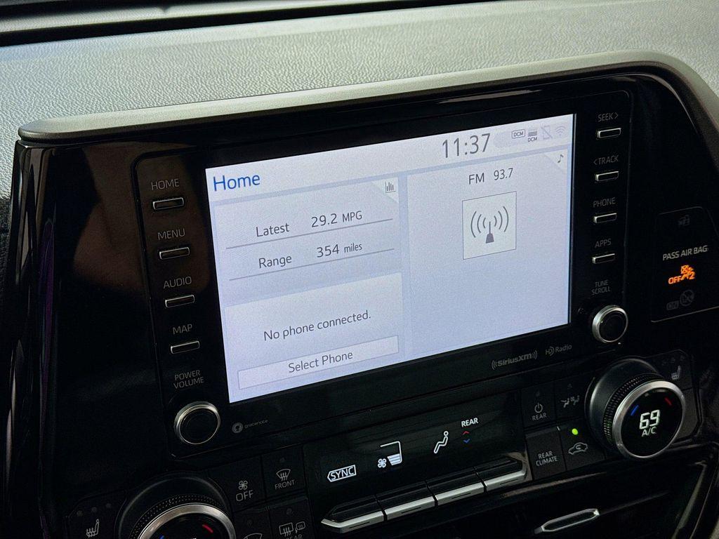 used 2021 Toyota Highlander Hybrid car, priced at $29,990