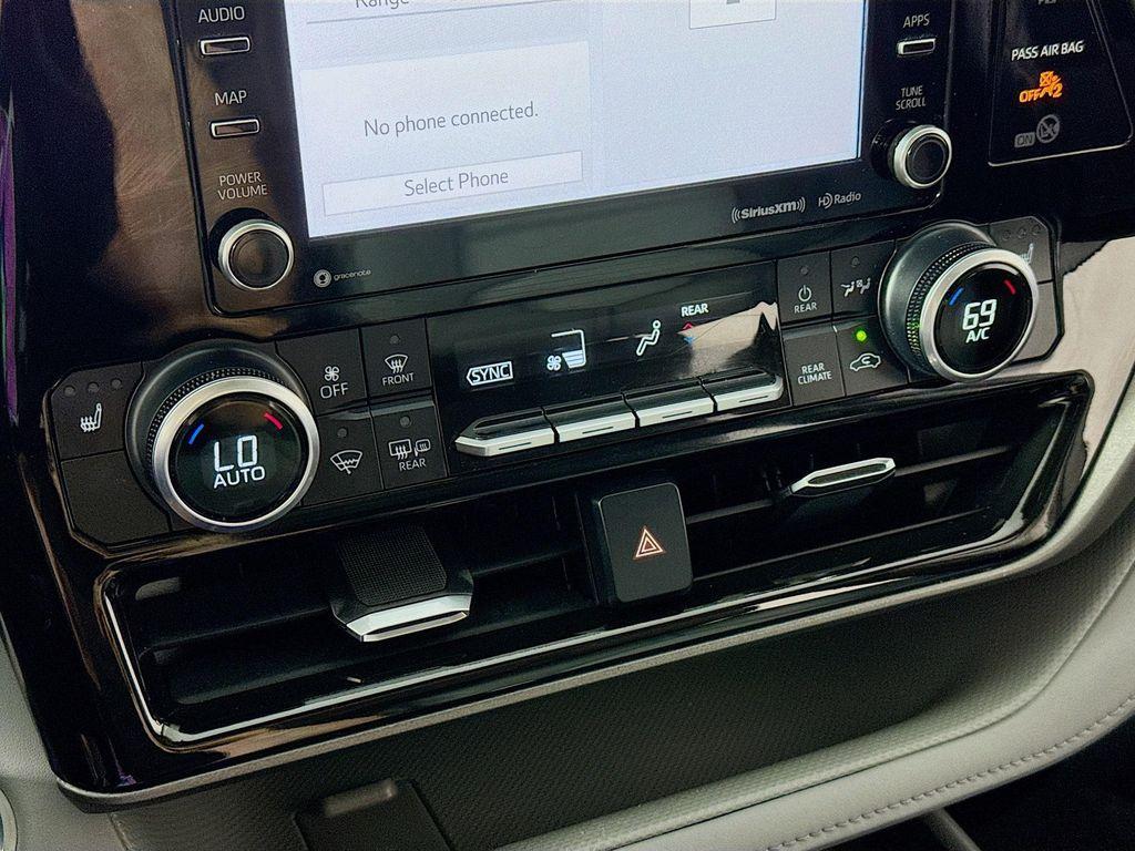 used 2021 Toyota Highlander Hybrid car, priced at $29,990