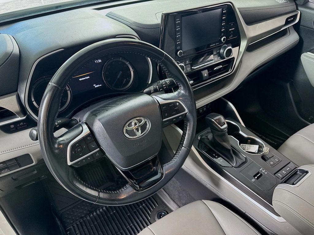 used 2021 Toyota Highlander Hybrid car, priced at $29,990