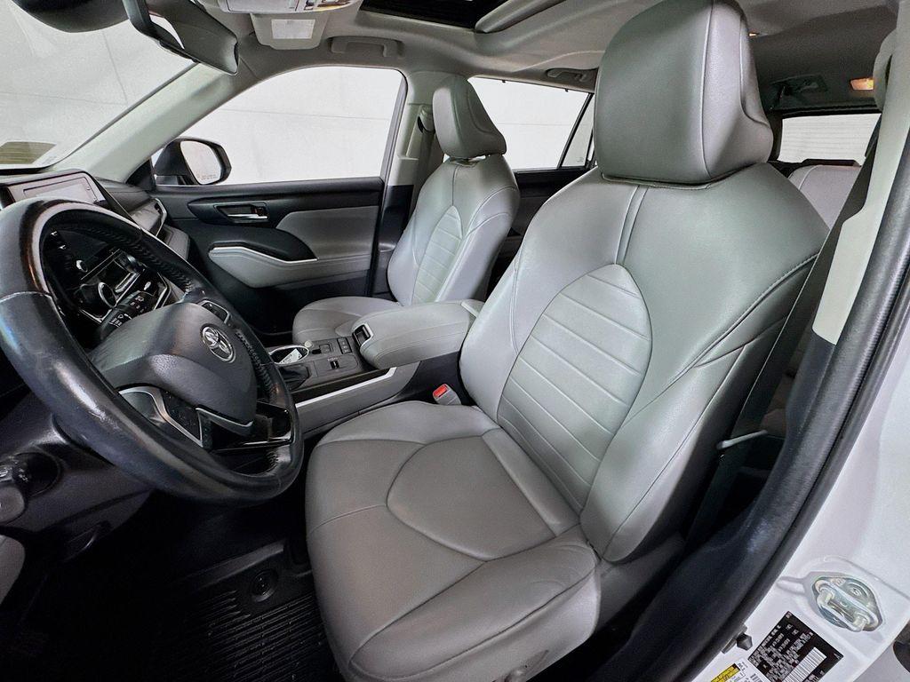 used 2021 Toyota Highlander Hybrid car, priced at $29,990