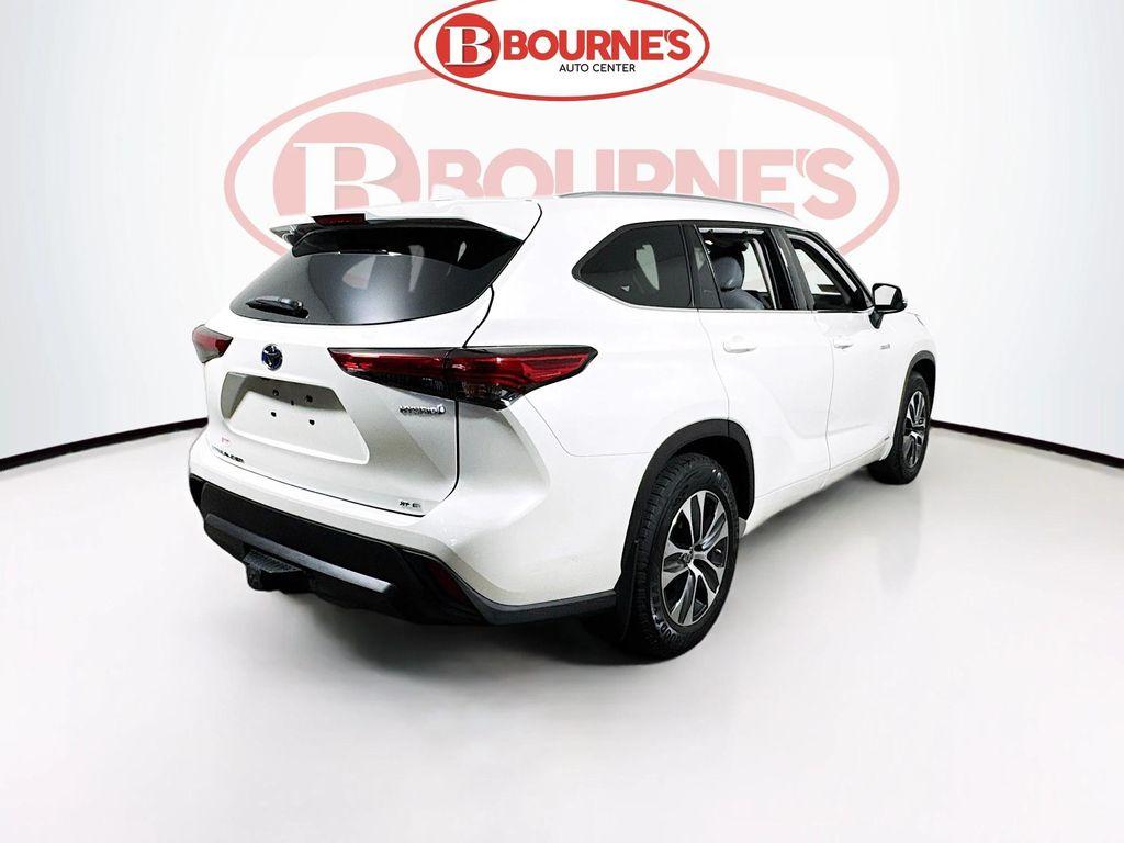 used 2021 Toyota Highlander Hybrid car, priced at $29,990