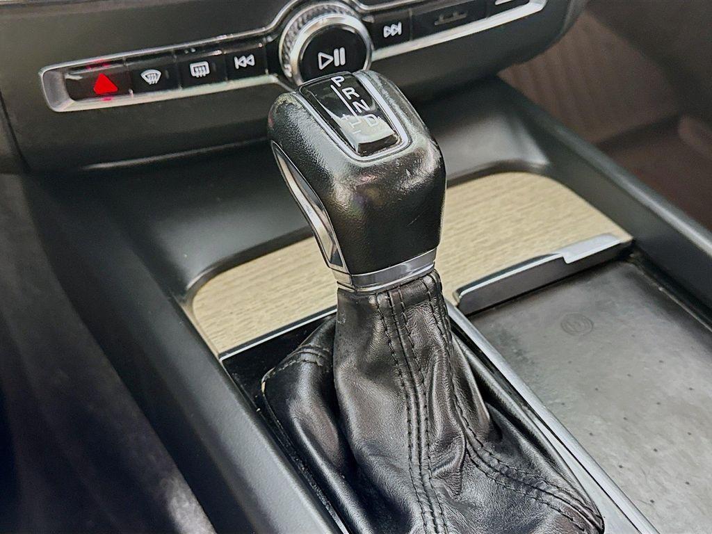 used 2021 Volvo XC60 car, priced at $27,490