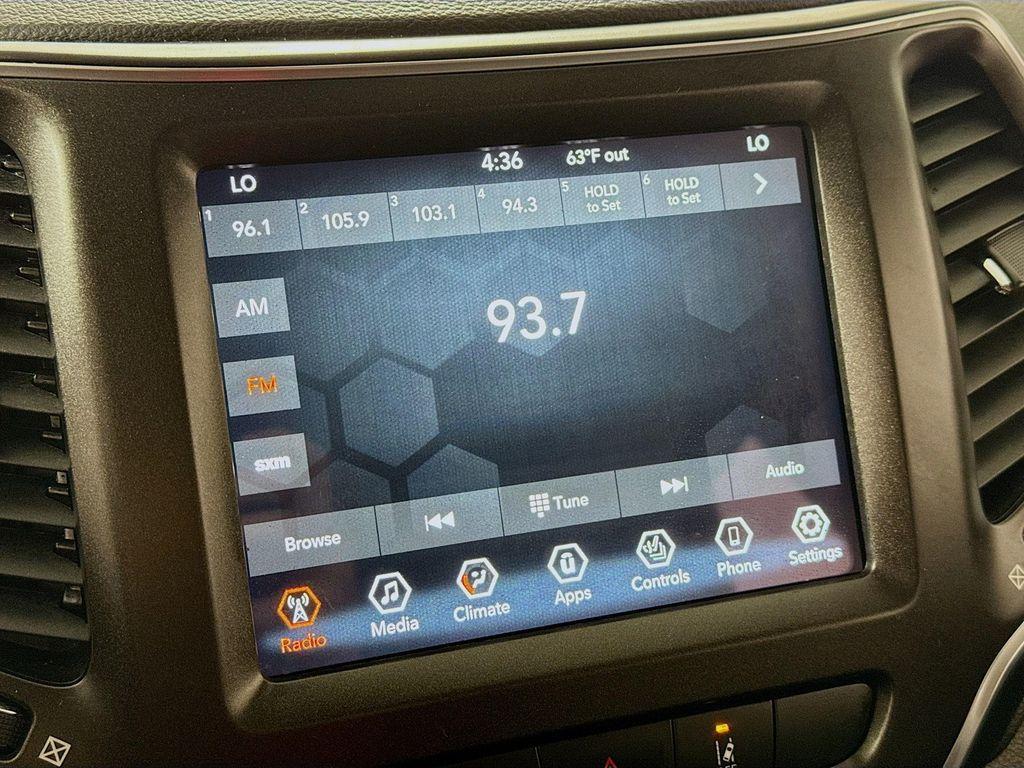 used 2022 Jeep Cherokee car, priced at $25,590