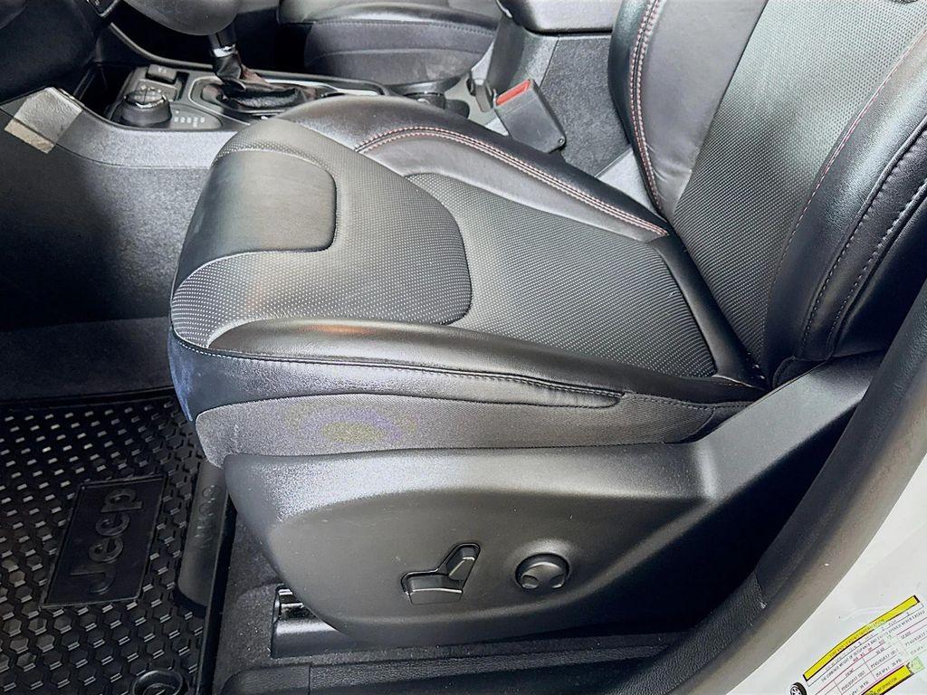 used 2022 Jeep Cherokee car, priced at $25,590