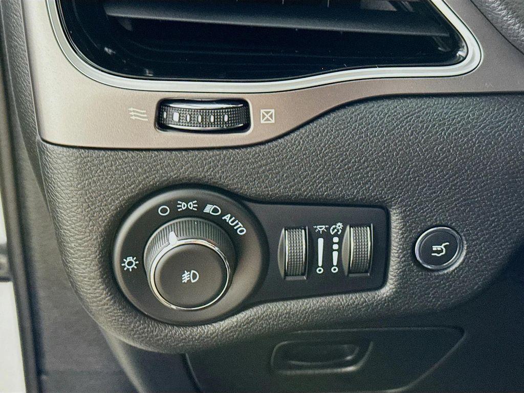 used 2022 Jeep Cherokee car, priced at $24,990
