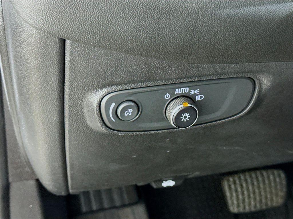 used 2022 Chevrolet Equinox car, priced at $22,490