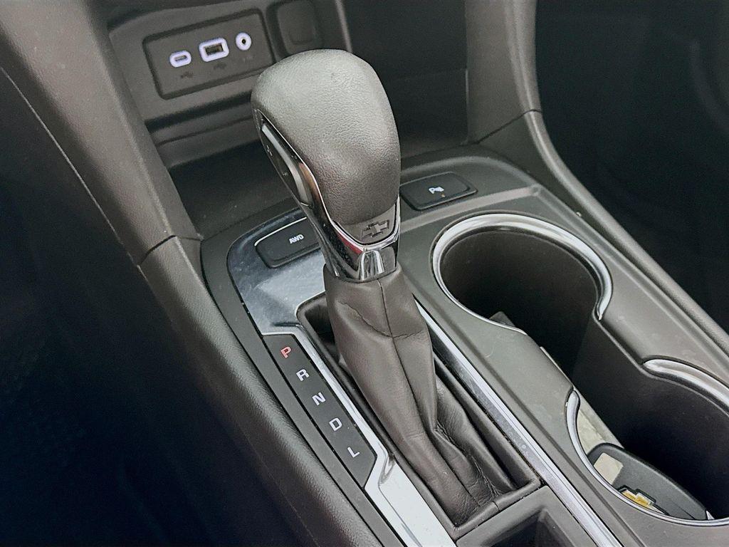 used 2022 Chevrolet Equinox car, priced at $22,490