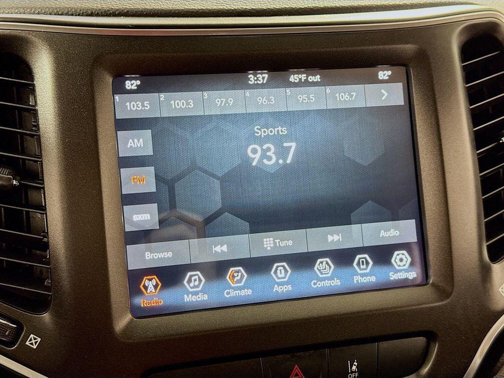 used 2022 Jeep Cherokee car, priced at $25,290