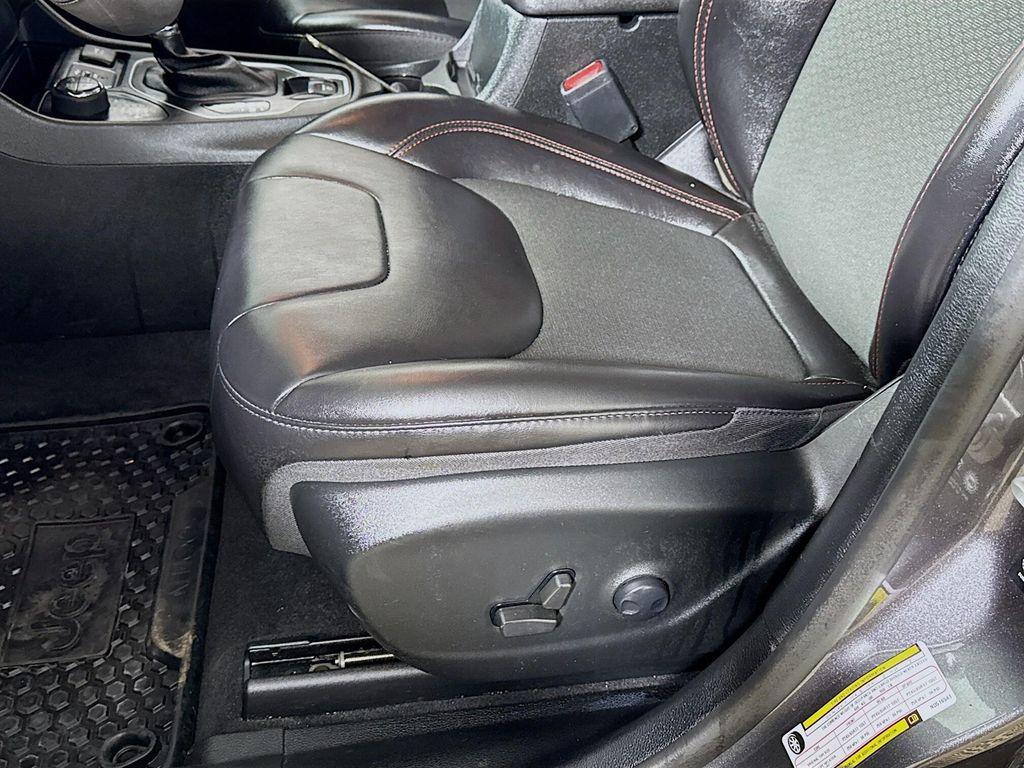 used 2022 Jeep Cherokee car, priced at $25,290