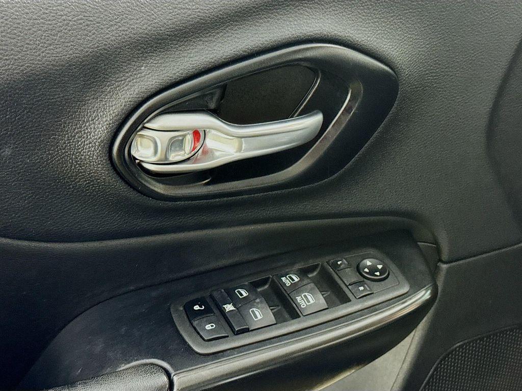 used 2022 Jeep Cherokee car, priced at $25,290