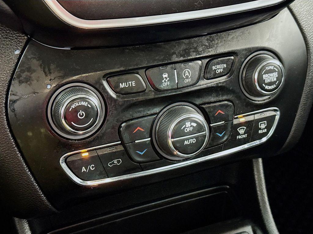 used 2022 Jeep Cherokee car, priced at $25,290