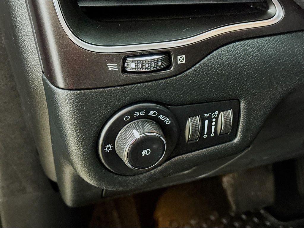 used 2022 Jeep Cherokee car, priced at $25,290