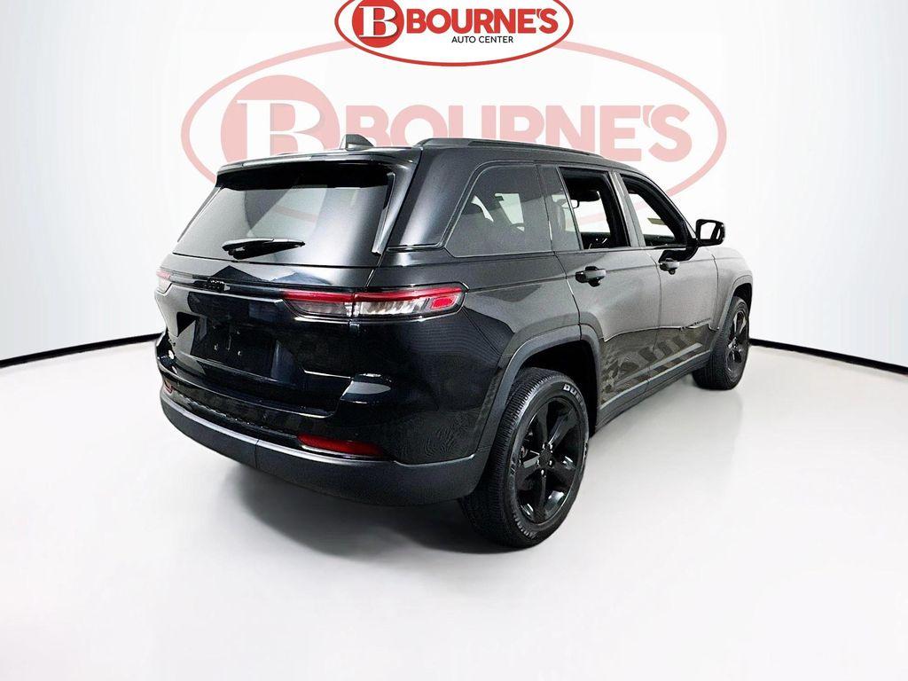 used 2022 Jeep Grand Cherokee car, priced at $33,390