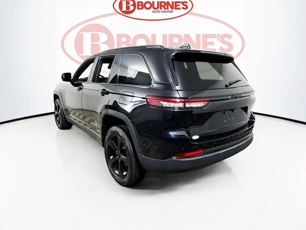 used 2022 Jeep Grand Cherokee car, priced at $33,390