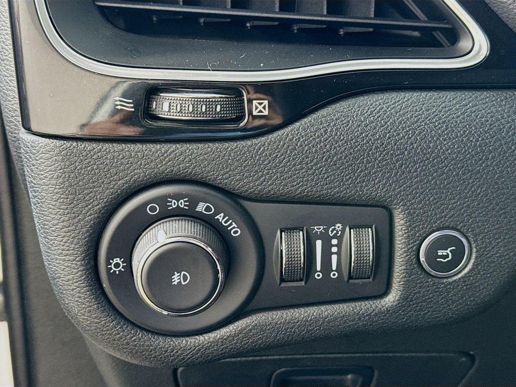 used 2023 Jeep Cherokee car, priced at $20,990
