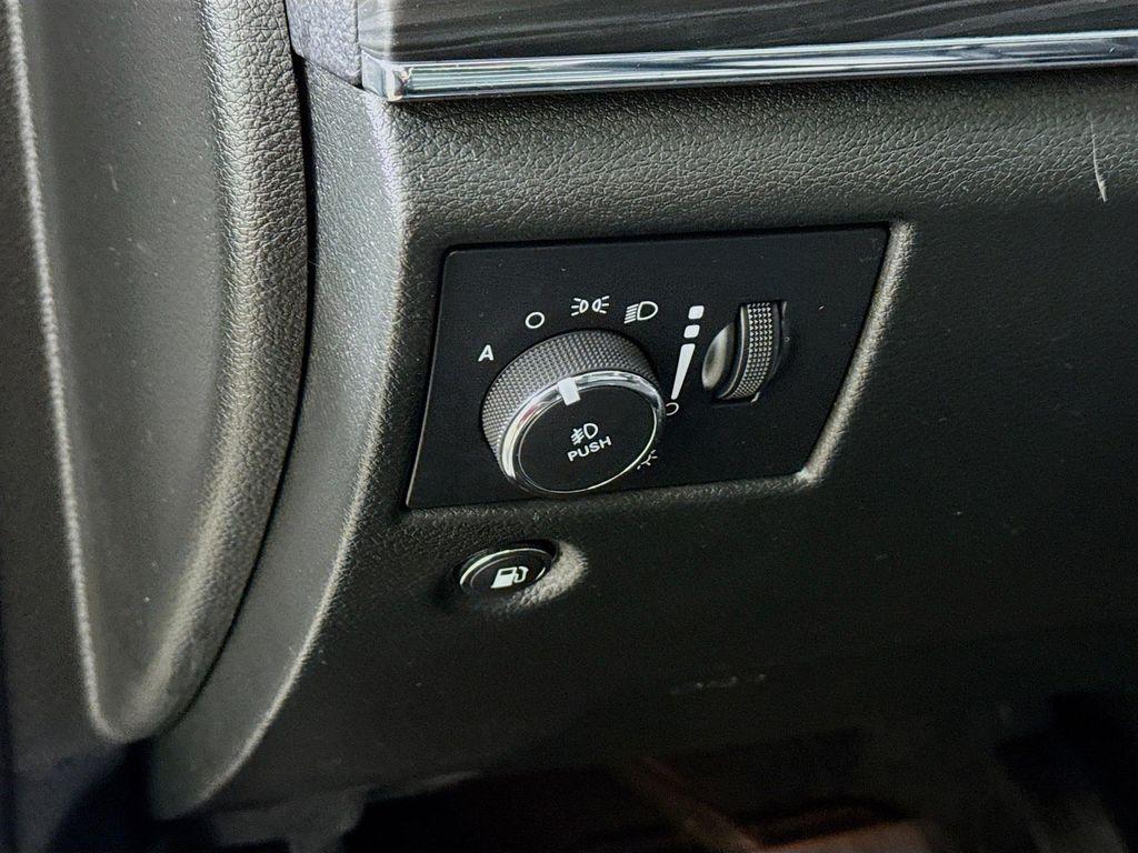 used 2022 Jeep Grand Cherokee car, priced at $27,490
