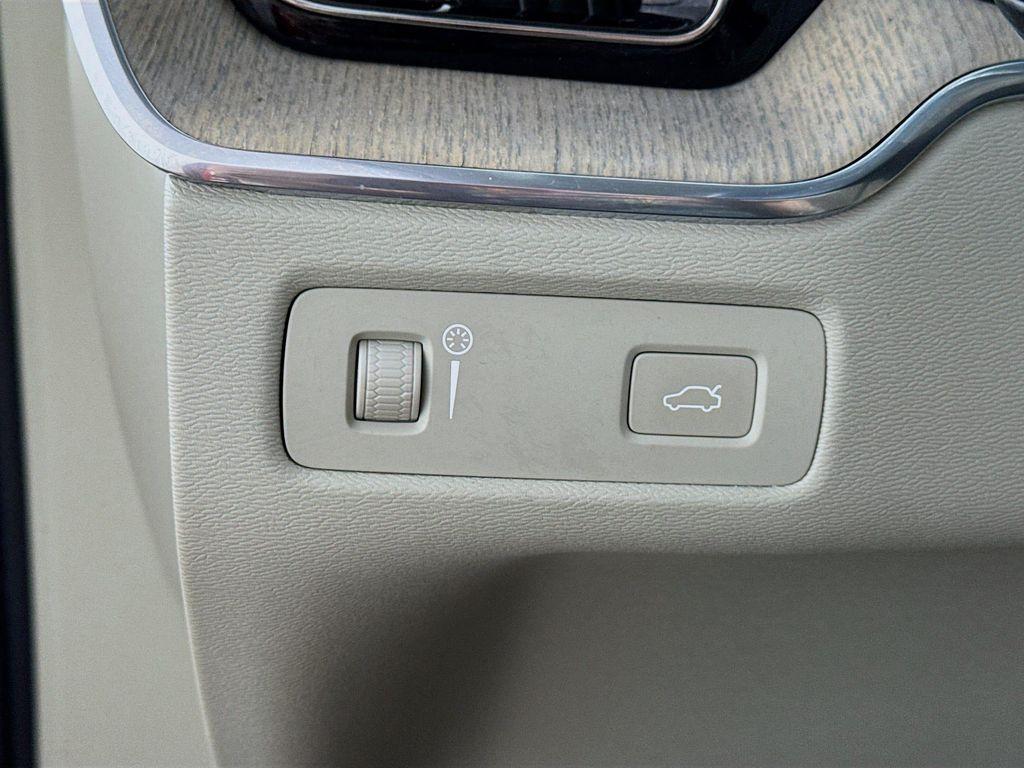 used 2021 Volvo XC60 car, priced at $26,990