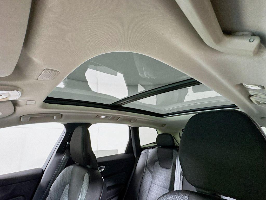 used 2023 Volvo XC60 car, priced at $32,590
