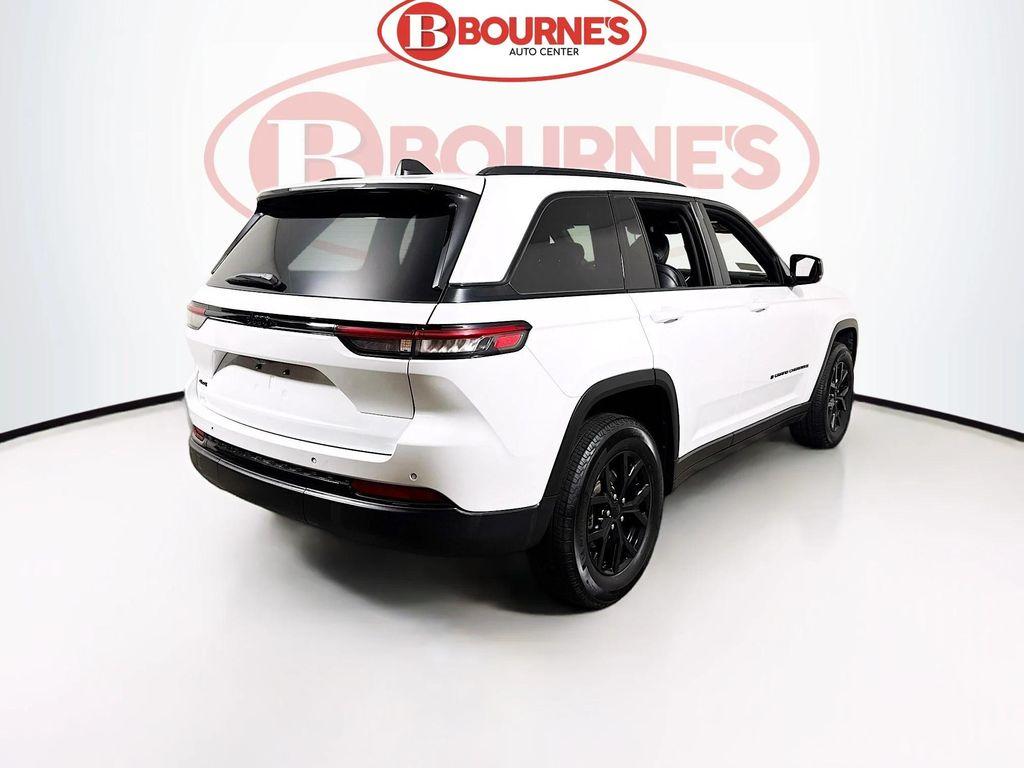 used 2024 Jeep Grand Cherokee car, priced at $27,990