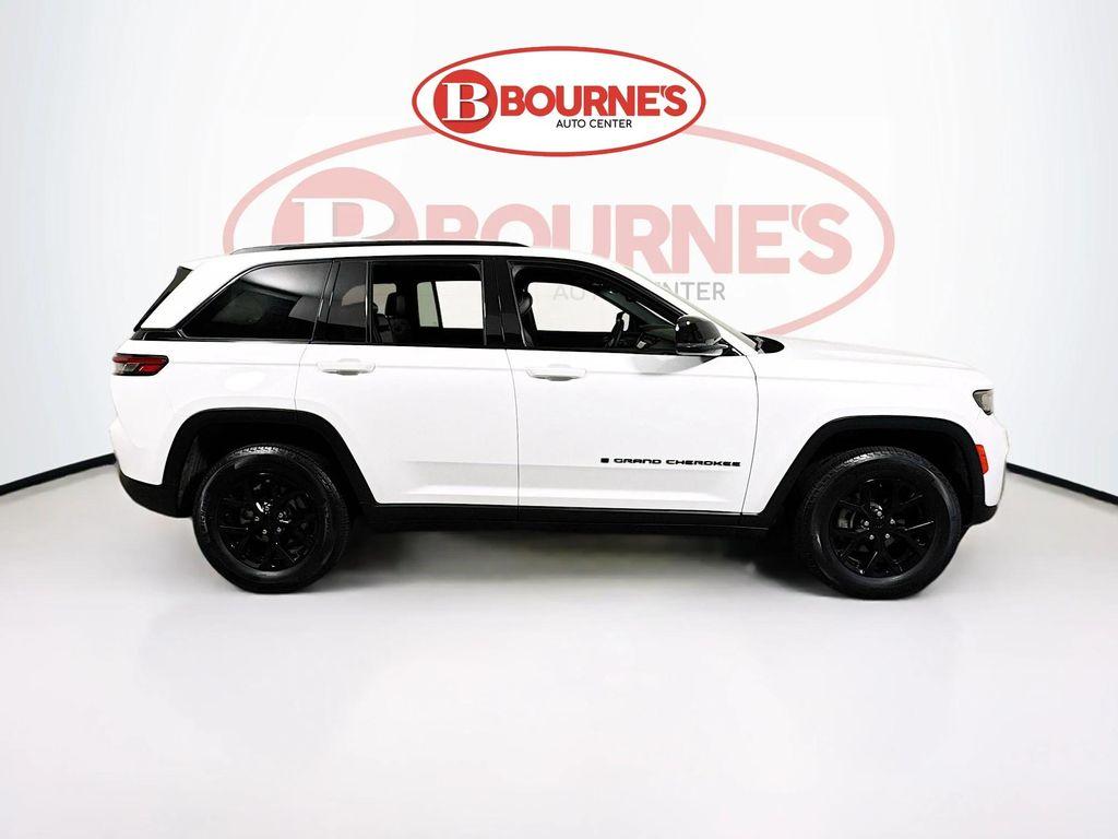 used 2024 Jeep Grand Cherokee car, priced at $27,990