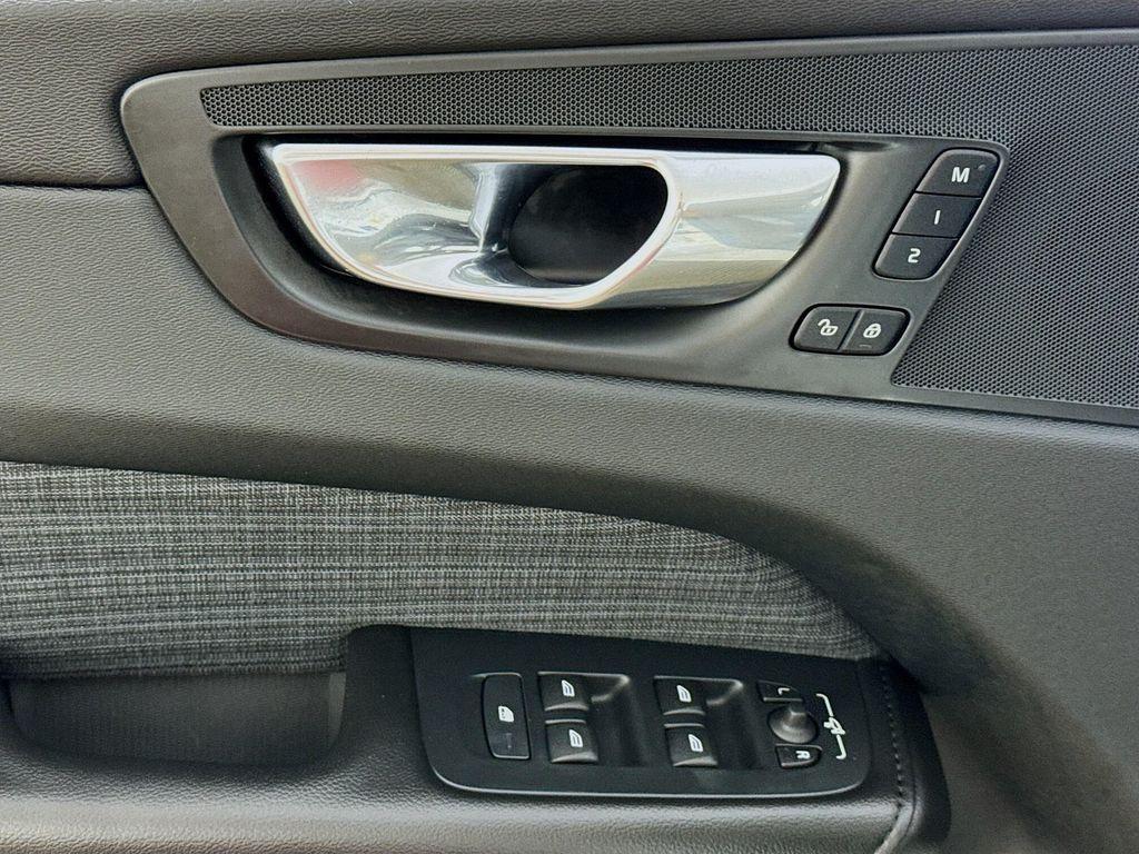 used 2023 Volvo XC60 car, priced at $32,990