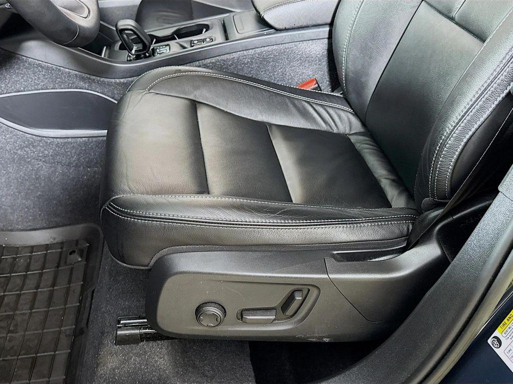 used 2022 Volvo XC40 car, priced at $25,490